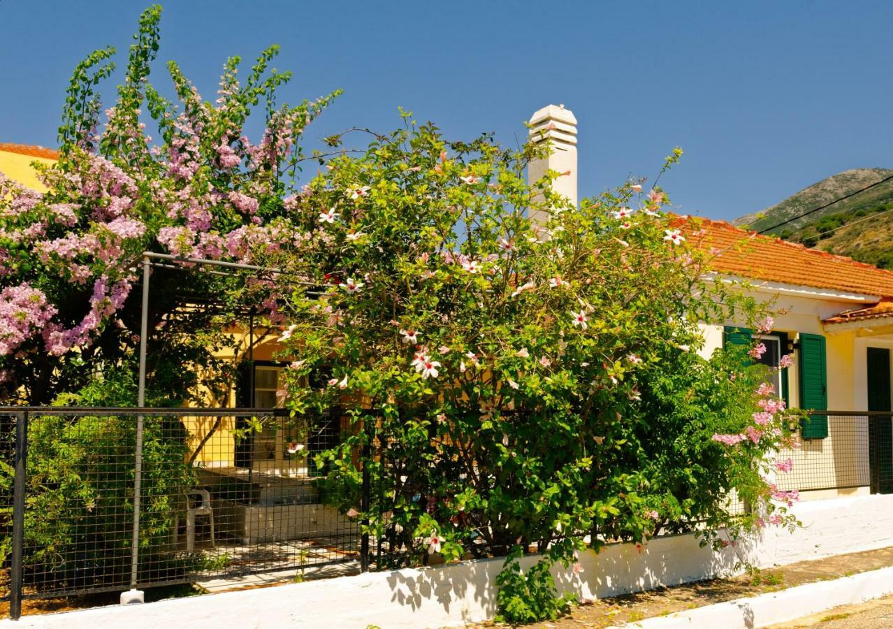 House With Garden Near The Sea Leilighet Agia Efimia Eksteriør bilde